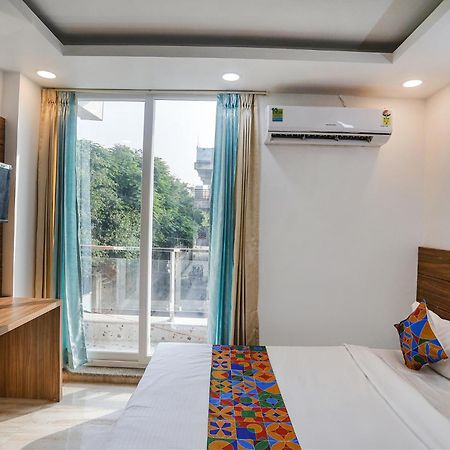 Fabhotel Unique Stay Noida Esterno foto